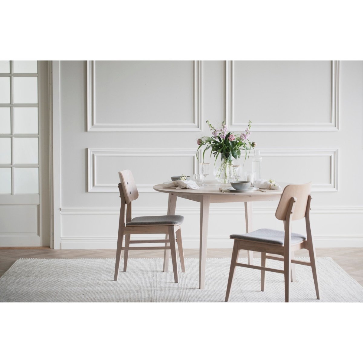 Filippa Matbord Runt 120/165 Vitpigmenterad Ek | Rowico Home | 7340126547250 | 113756 | Maessing Interiör