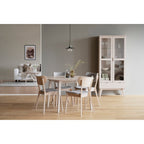 Filippa Vitrinskåp Vitpigmenterad Ek | Rowico Home | 7340126547991 | 113788 | Maessing Interiör