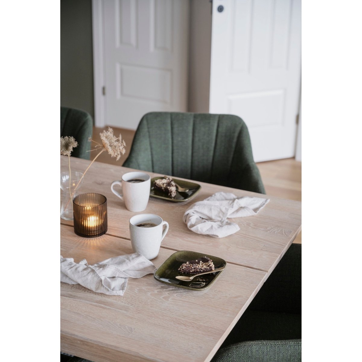 Fred Matbord Vitpigmenterad/Svart 170 | Rowico Home | 7340126537015 | 117422 | Maessing Interiör
