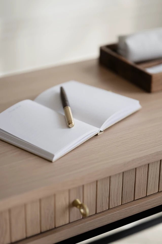 Haddington Avlastningsbord Vitpigmenterad Ek | Rowico Home | 7340126554104 | 120134 | Maessing Interiör