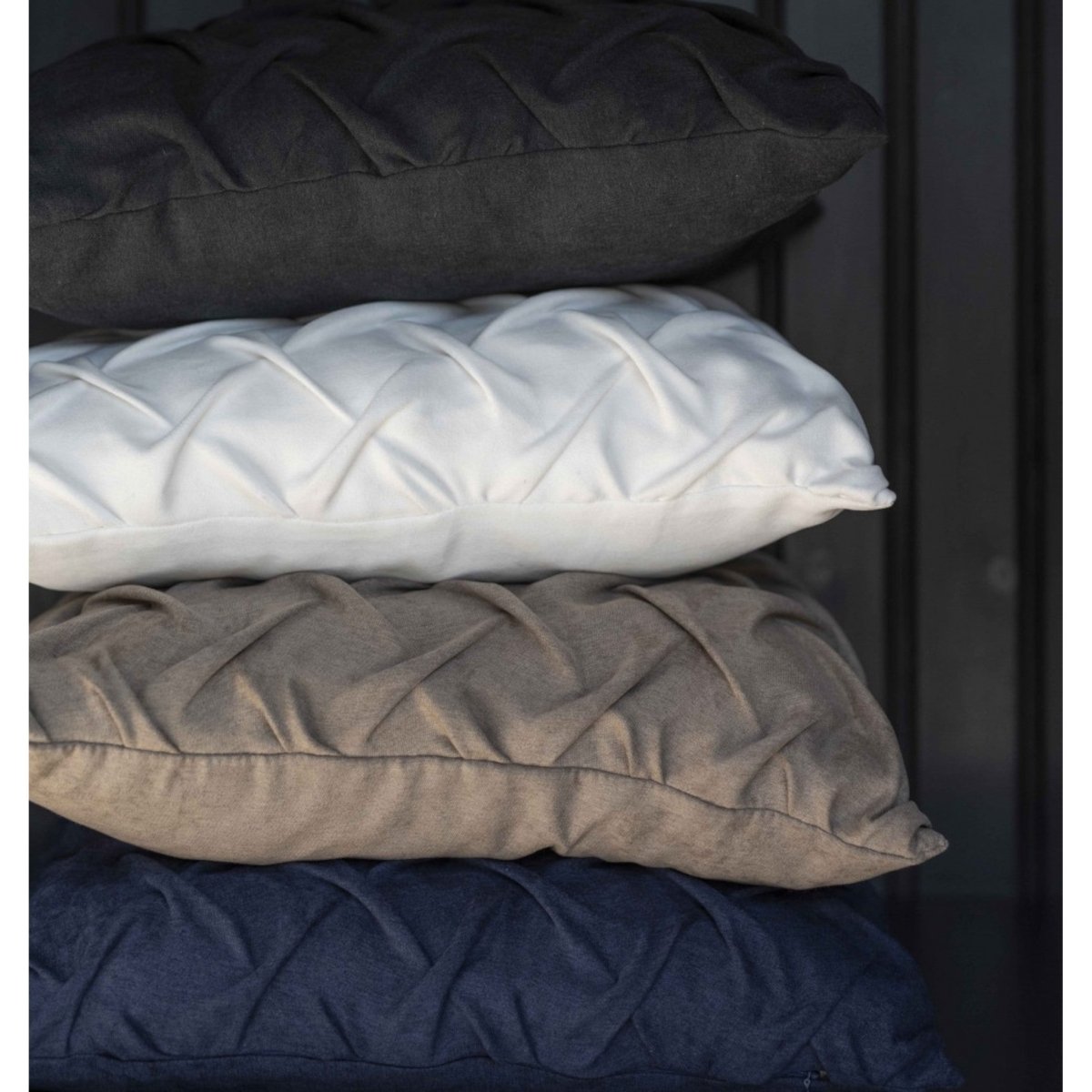 Havanna Kuddfodral Svart 50x50 | Fondaco | 7340073888895 | 200316 - 444 - 80 | Maessing Interiör