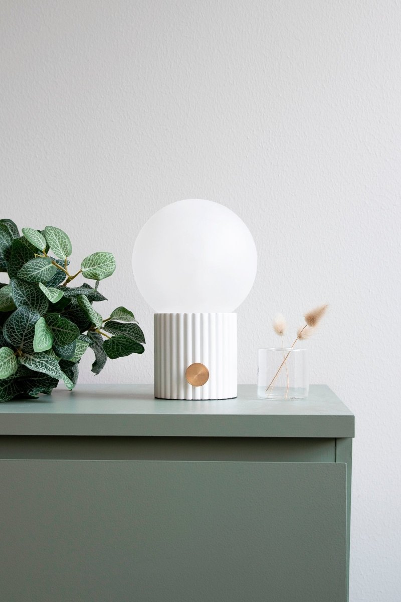 Hubble 15 Bordslampa Vit | Globen Lighting | 7319436133088 | 613308 | Maessing Interiör