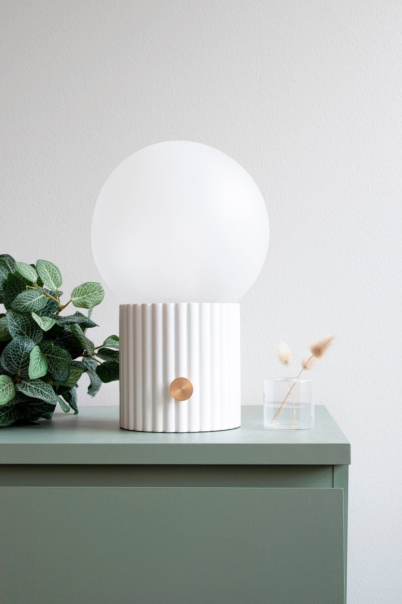 Hubble 22 Bordslampa Vit | Globen Lighting | 7319436233085 | 623308 | Maessing Interiör