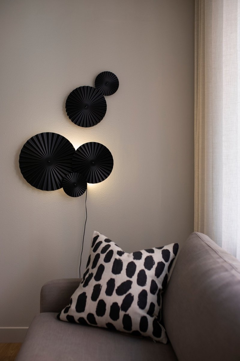 Omega Vägglampa Svart | Globen Lighting | 7319432310117 | 231011 | Maessing Interiör