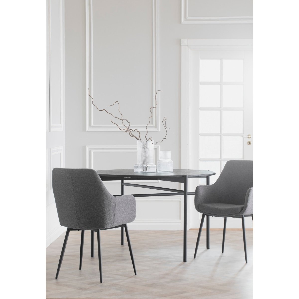 Reily Karmstol Mörkgrå/Svart | Rowico Home | 7340126545393 | 110457 | Maessing Interiör